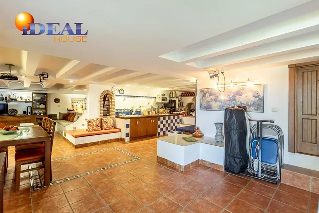 CASA PAREADA EN LA ZUBIA CON PISCINA, ZONA DE BARBACOA Y JARDÍN — 36