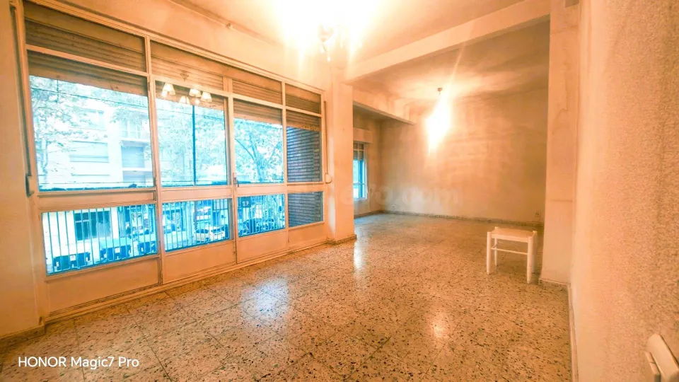 Venta de piso en Zamora zona tres cruces, 4 dormitorios, 2 baños, galería