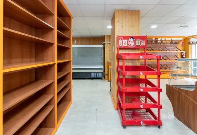LOCAL COMERCIAL EN EL CHARCÓN — 16