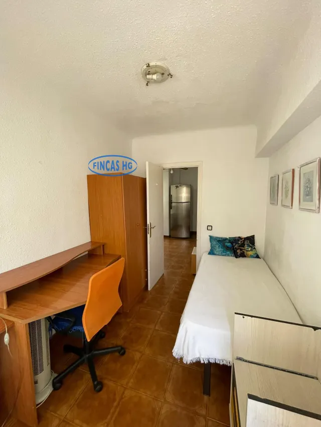 Vivienda situada en el barrio de Altozano, muy próxima a la Plaza de América — 13
