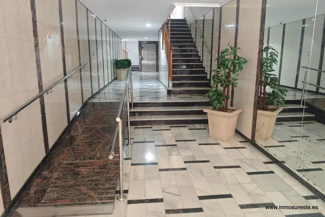 ¡Novedad! Venta de entresuelo, zona Reyes Católicos, 146 m2 — 26