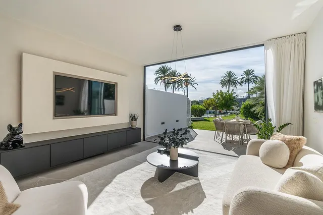 Casa adosada de 4 dormitorios en La Rinconada Valle del Golf de Nueva Andalucía Completamente reformado con altos estándares. — 8