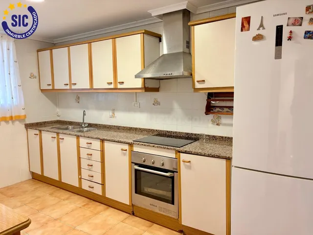 LUMINOSA VIVIENDA CON AMPLIOS ESPACIOS EN VENTA EN NULES - foto 3