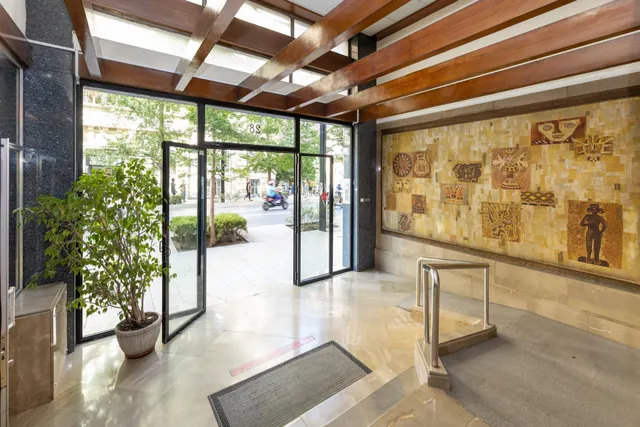 Vivienda de 170 m2 con 5 dormitorios en Gran Vía – Amplia y con gran potencial — 23