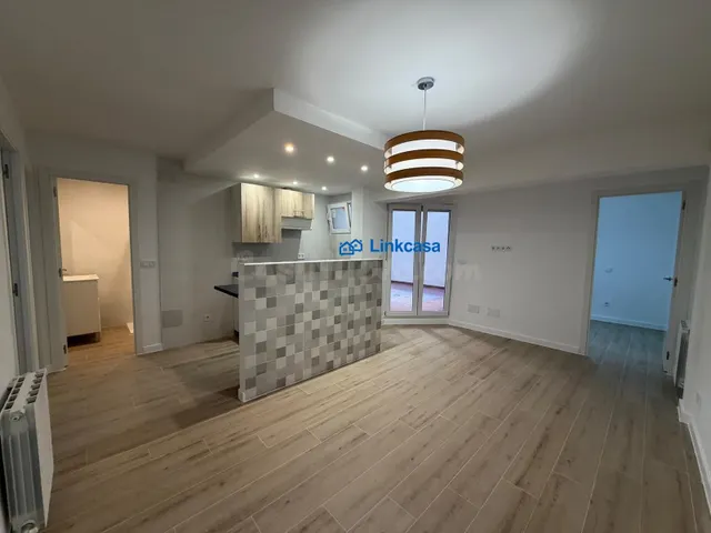 PISO DE TRES DORMITORIOS CON PATIO EN USERA (ALMENDRALES)-RE