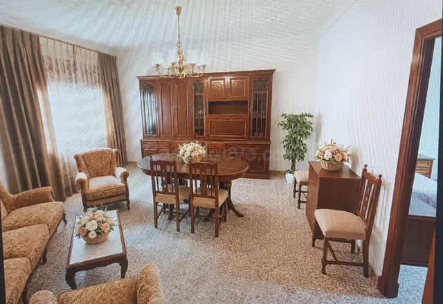 Amplia Planta Baja CON ACCESO A TRES CALLES en venta en Mira - foto 2
