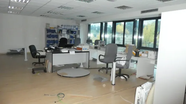 LOCAL COMERCIAL EN ALQUILER. PRECIO NEGOCIABLE! — 10