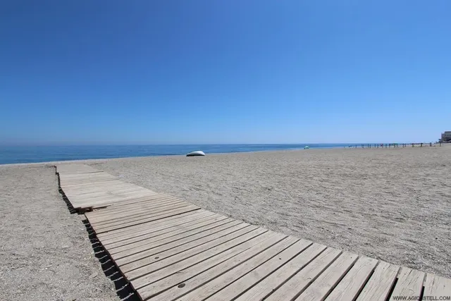 DOS SOLARES INDEPENDIENTES EN EL CASCO ANTIGUO DE GUALCHOS — 21