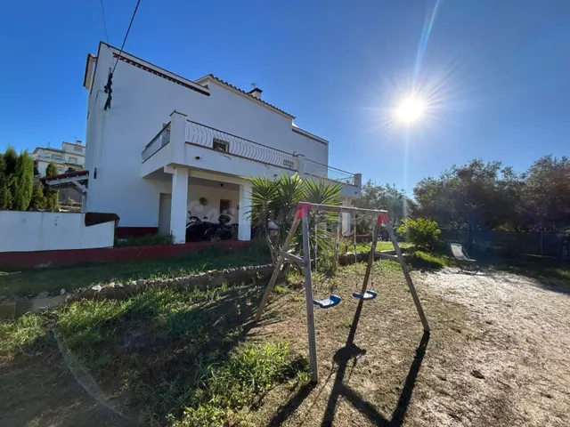 Casa unifamiliar amb gran terreny i àmplies terrasses a Pineda de Mar — 2