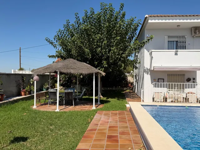 Espectacular Chalet en La Pobla de Vallbona - Ideal para Vivir — 6