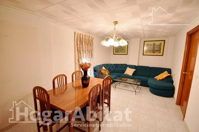 AMPLIA CASA CON TERRAZA Y BARBACOA CERCA DEL CENTRO