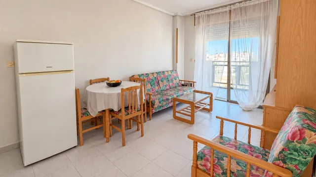 Apartamento de 1 dormitorio en Torrevieja, zona la siesta — 2
