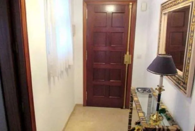 PISO EN EL CENTRO CON 2 DORMITORIOS, BAÑO, TRASTERO — 3