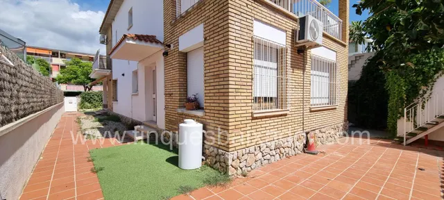 ¡FINQUES BAIXADOR PRESENTA ESTA CASA A 4 VIENTOS EN LA PLAYA! — 33