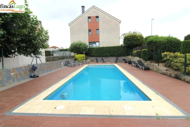 CHALET PAREADO CON JARDÍN PRIVADO Y PISCINA COMUNITARIA AL L