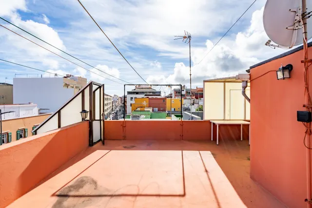 Casa de 4 plantas en zona céntrica de La Laguna · Ideal para inversores y familias numerosas · Muchas posibilidades — 49