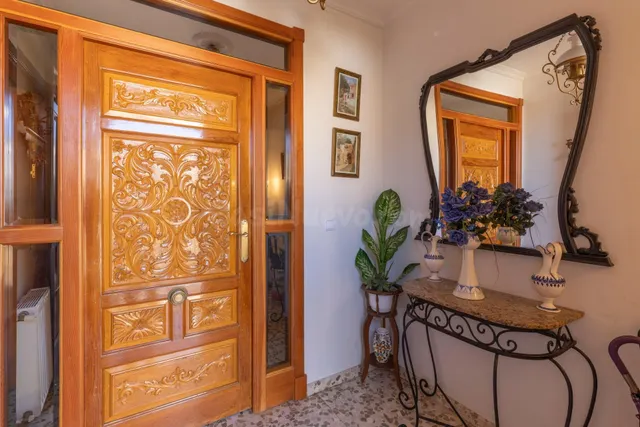 Casa en planta baja con cuatro naves y local — 9