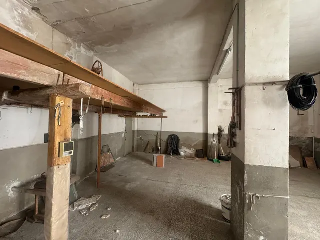 Edificio de dos apartamentos con terraza y garaje — 45