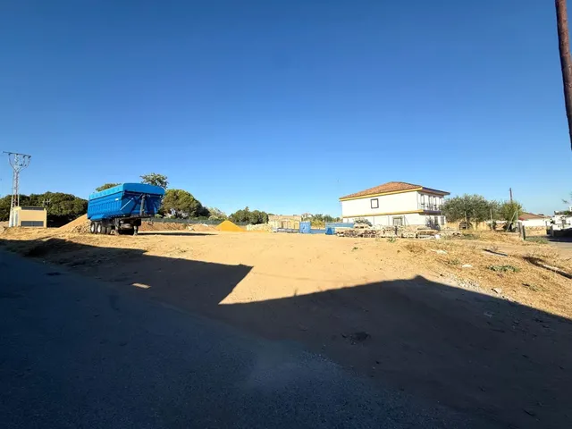 GRAN OPORTUNIDAD: MÁS DE 1.600 m2 DE TERRENO URBANO EN EL CE - foto 3
