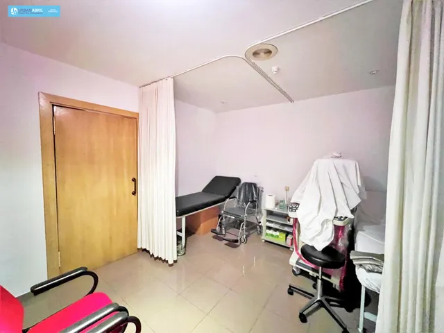 Espectacular Clínica en La Rambla - Convertible en Vivienda — 10