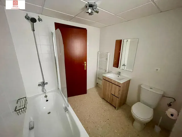 ALQUILER PISO EN BADAJOZ, DETRAS HOSPITAL UNIVERSITARIO, PISO SIN AMUEBLAR, COCINA AMUEBLADA Y EQUIPADA, CLIMATIZADO, CON ASCENSOR Y GARAJE, LUMINOSO — 7