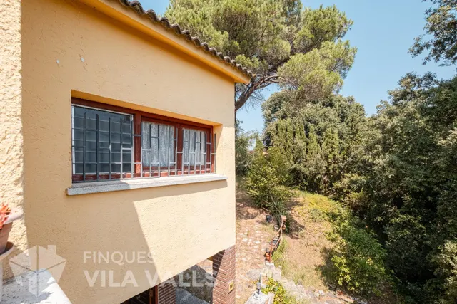 Casa con gran jardín en la naturaleza — 46
