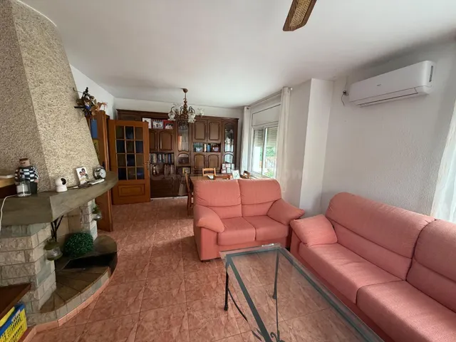 VIVIENDA ADOSADA DE 3 PLANTAS CON GARAJE , 4 habitaciones ,  - foto 4