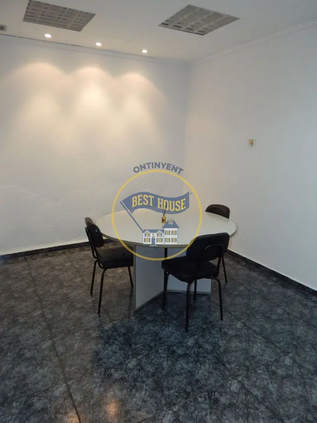 LOTE DE TRES LOCALES EN EL LLOMBO — 13