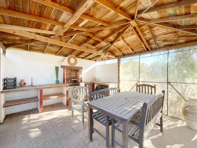 TERRENO CON CASA PRINCIPAL Y VARIAS PARA INVITADOS O ALQUILA - foto 4