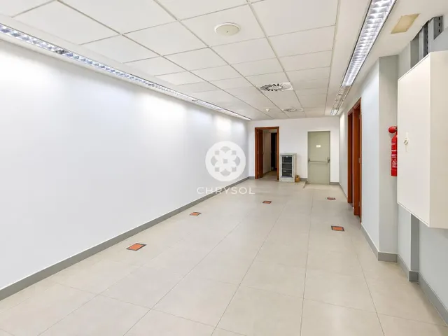 Magnifica oficina - local comercial de 1.498 m2 en rambla de catalunya, en pleno centro de Barcelona. — 23