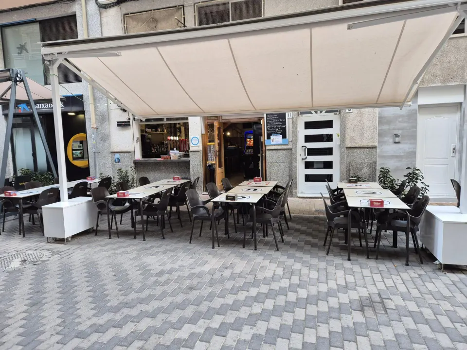 LOCAL COMERCIAL CON SALIDA DE HUMOS Y ALTA RENTABILIDAD