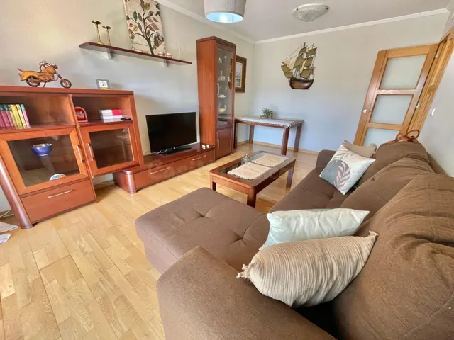Planta baja de 2 dormitorios con amplio jardín privado, piscina y plaza de garaje — 7