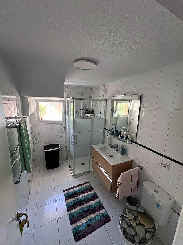 Bungalow con piscina comunitaria, Alicante, Orihuela Costa. 3 habitaciones, 105 m2, 3 kilómetros del mar — 42