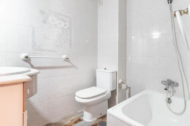 Piso de dos dormitorios con terraza y trastero en el coto, Gijón — 12