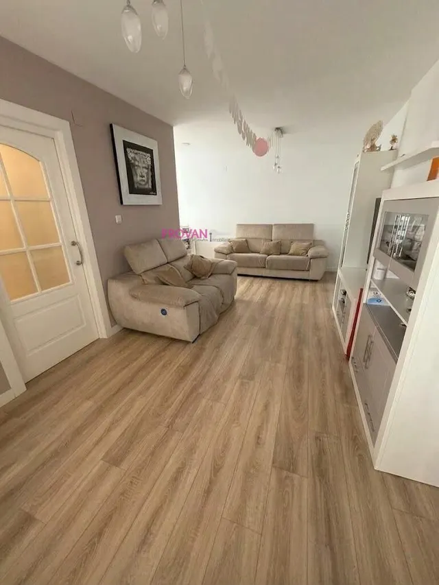 TRIPLEX REFORMADO EN FRESNOS CON PATIO, 3 DORMITORIOS, 3 BAÑ - foto 4