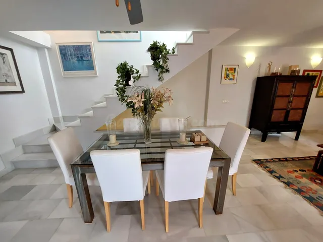 Dúplex con 3 dormitorios, porche, jardín y jacuzzi en zona d - foto 5