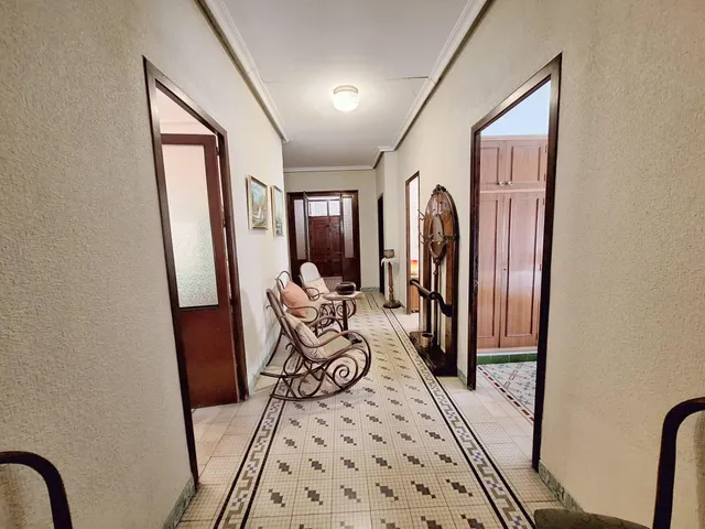 Casa modernista de 218 m2, en parcela de 518 m2, con jardín y garaje para varios vehículos en el centro de Monóvar — 29