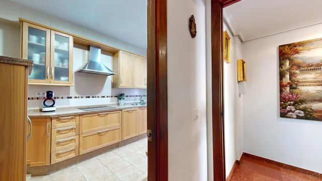 Amplio piso de 141 m2 con cochera y trastero en calle Gonzalo Ximénez de Quesada — 16