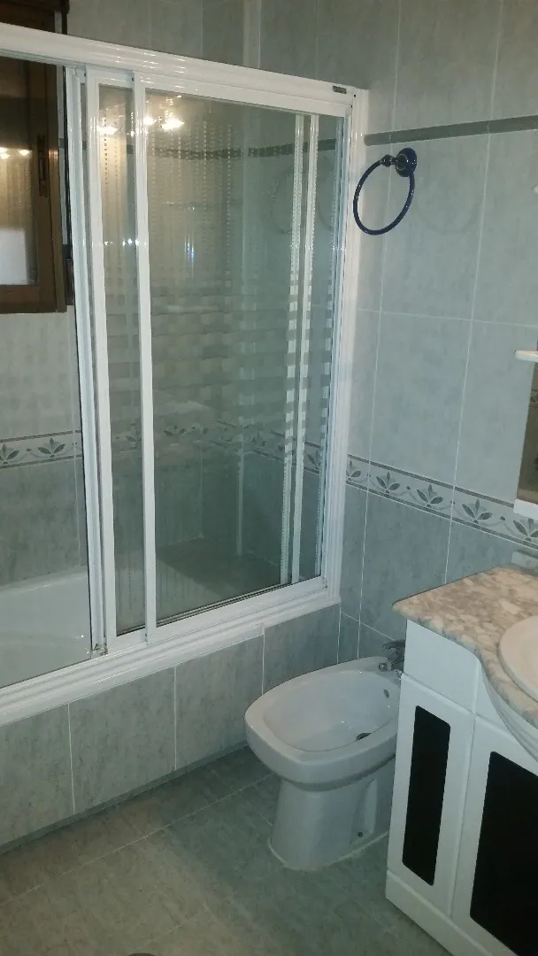 Vivienda de 120 metros más bar de 80 metros.
San Pedro. — 49