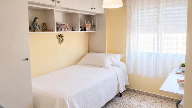 Amplio piso de 3 dormitorios con terraza, vistas despejadas y ascensor en cruz del humilladero — 9
