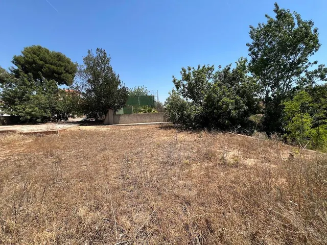 Terreno urbano en Torrent con edificación y frontenis. — 43