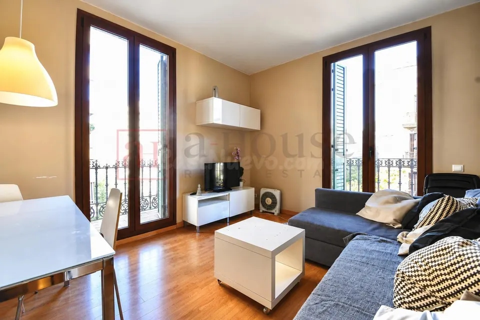 Piso para reformar con balcón en l' antiga esquerra de l' eixample