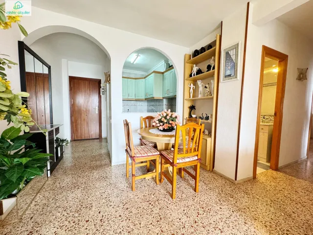A SOLO UNOS PASOS DE LA PLAYA EN LA AVD. DE NIZA APARTAMENTO - foto 4