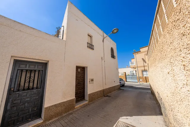 Se Vende Casa de Dos Plantas en Retamar Centro — 34