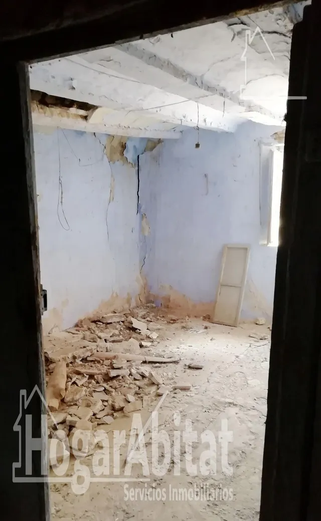 AMPLIA CASA DE PUEBLO PARA REFORMAR CON SOLAR — 12