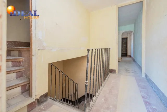 A LA VENTA EDIFICIO EN PLAZA BIB-RAMBLA — 36