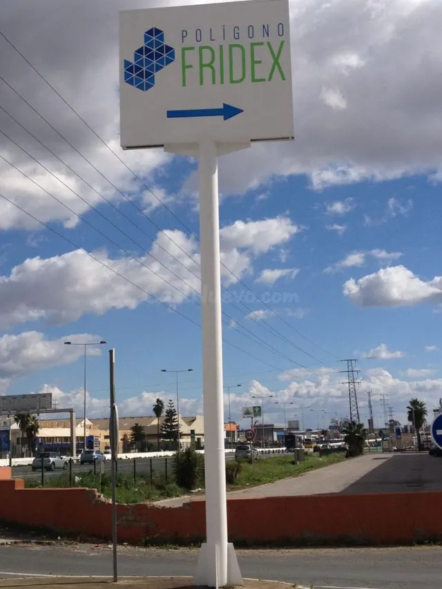 PARCELA INDUSTRIAL CERCANA A LA A-92 - foto 3