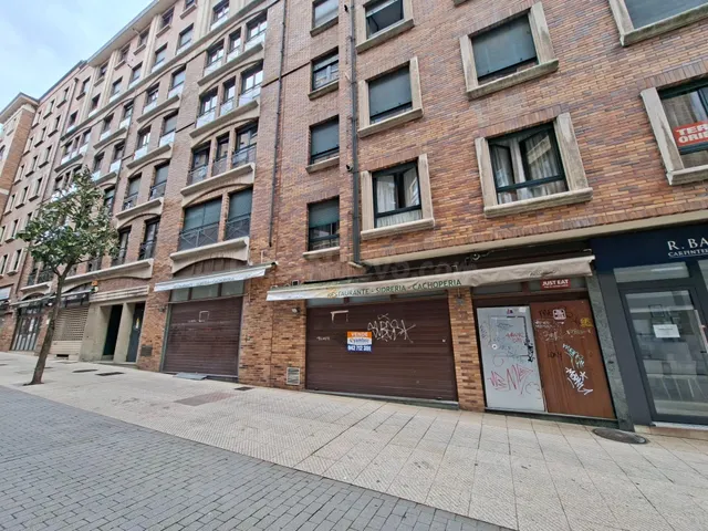 Se vende local comercial céntrico en Oviedo