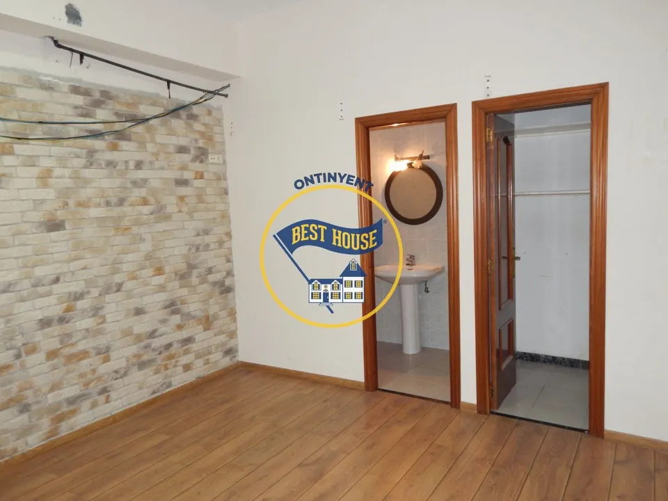 EXCELENTE LOCAL COMERCIAL POR TAMAÑO Y UBICACIÓN EN ONTINYENT.