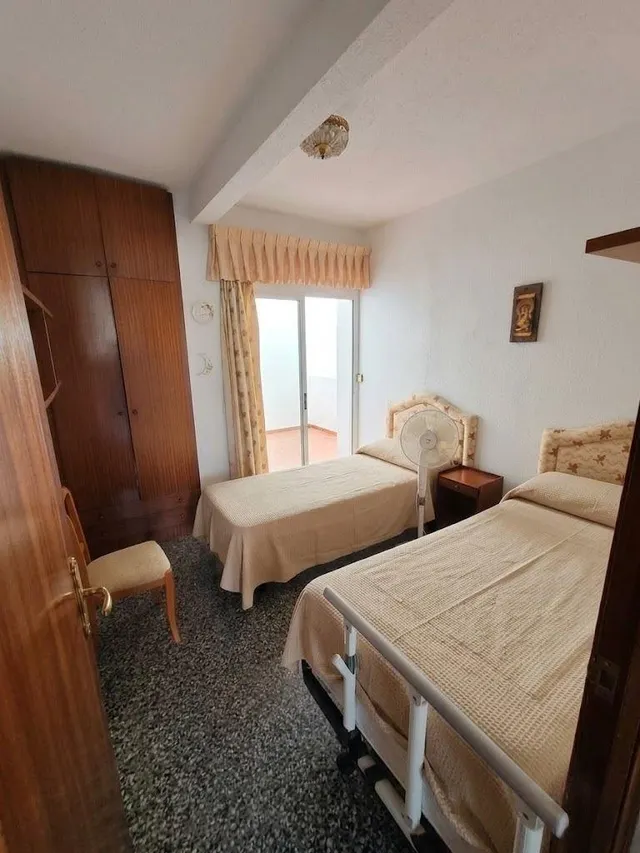 Amplia vivienda de 159 m2 con vistas panorámicas a los dos castillos de Alicante y plaza de garaje — 19